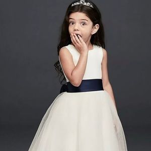 Davids Bridal White Formal Flower Girl Dress Sz 7
